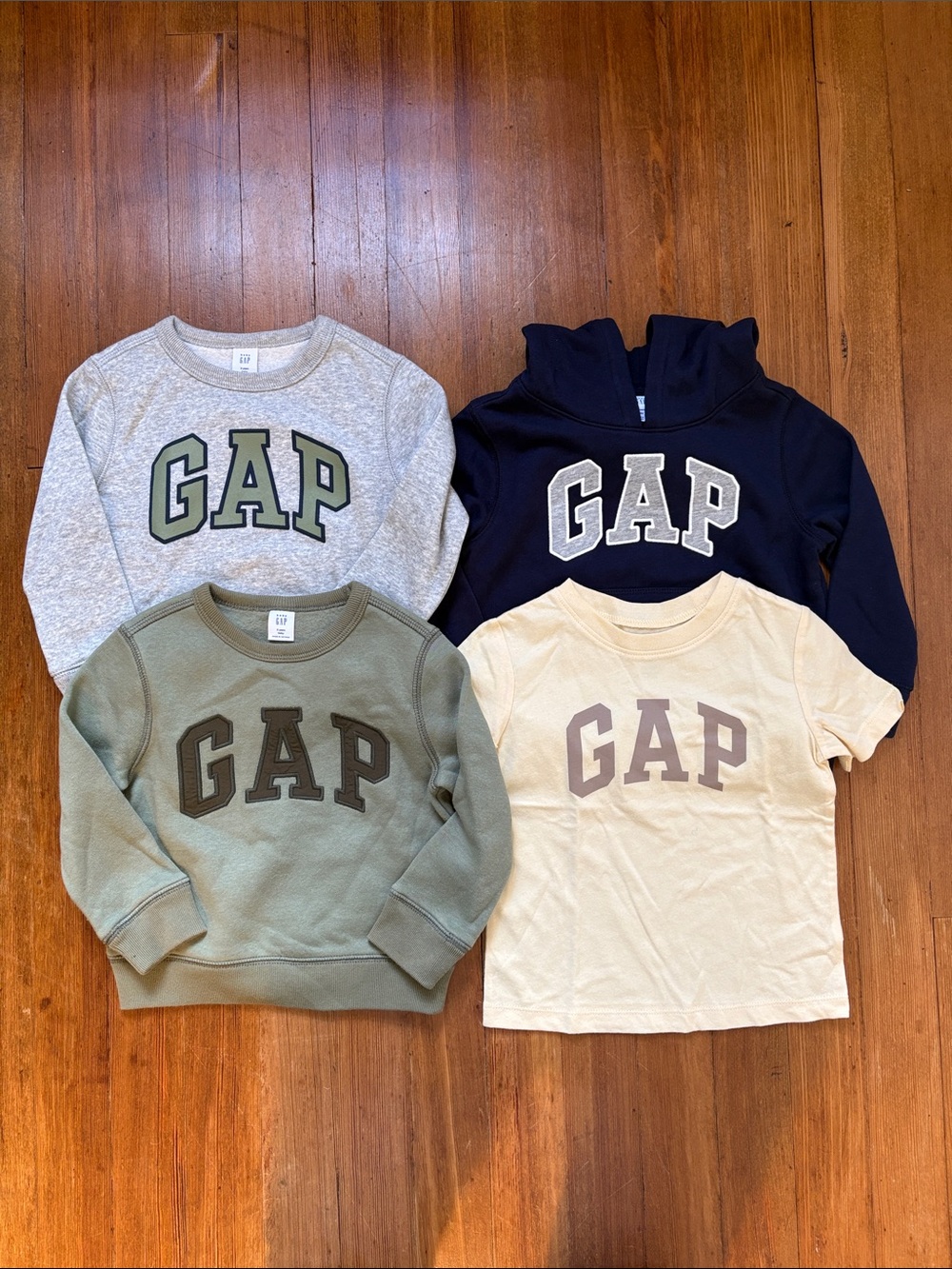 GAP Kids Toddler Lot of 4 Logo Sweatshirts Hoodie & Tee Boys size 2 years NWOT